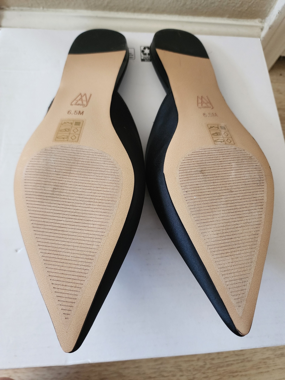 AAJ by Aminah Aviva Heart Black Gold Pointed Mules 6.5 - Picture 6 of 8